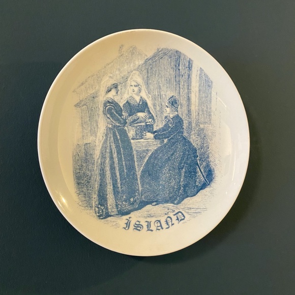 Vintage Blue and White Icelandic Souvenir Plate - Made in Iceland - Picture 2 of 3